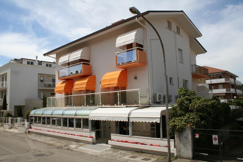 Hotel Lisa Pineto Esterno foto